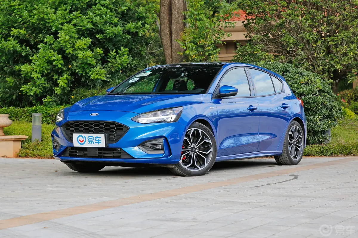 福克斯两厢 EcoBoost180 手自一体 ST Line 国V侧前45度车头向左水平