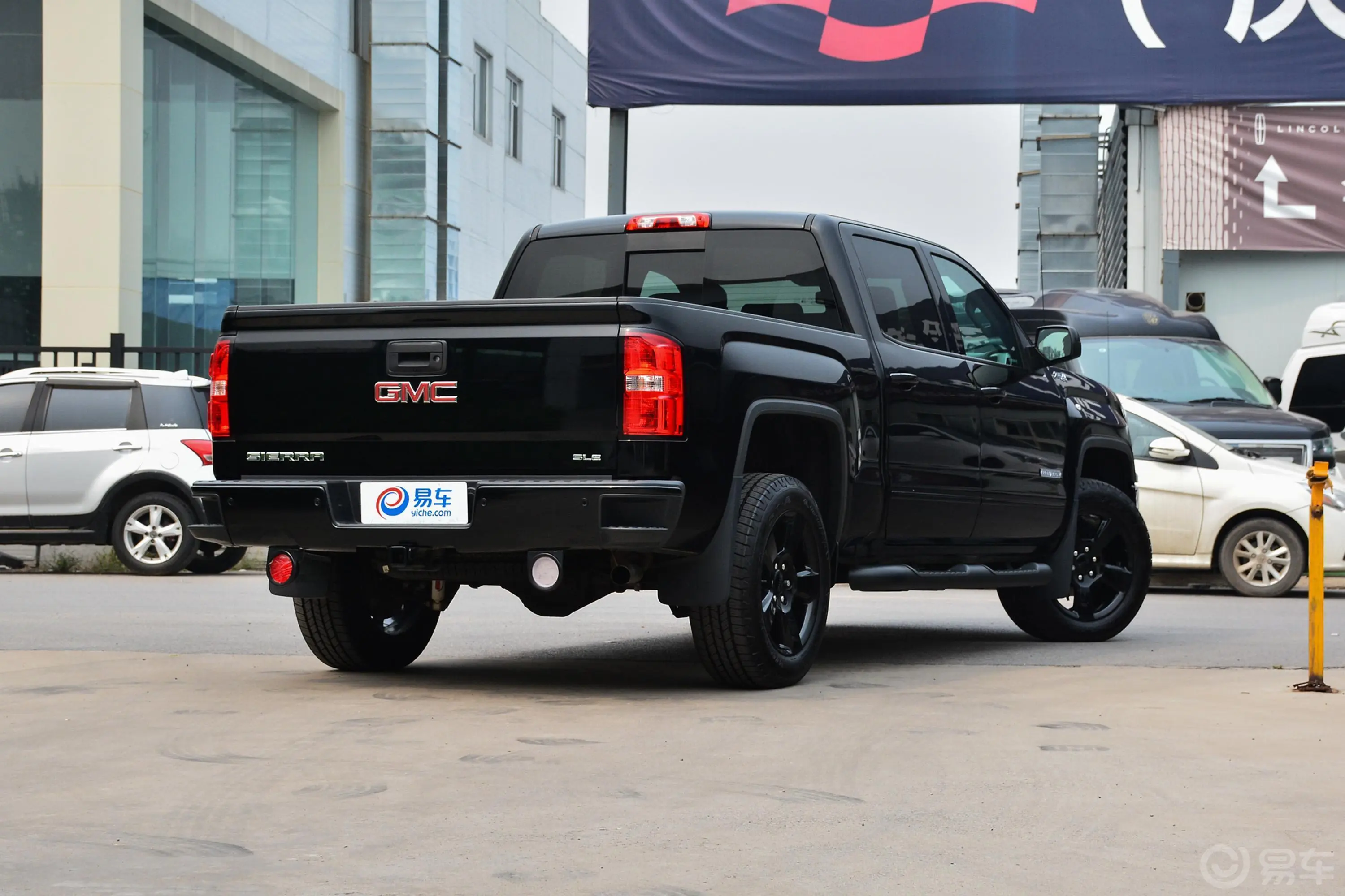 GMC Sierra5.3L 手自一体 SIERRA 豪华版侧后45度车头向右水平