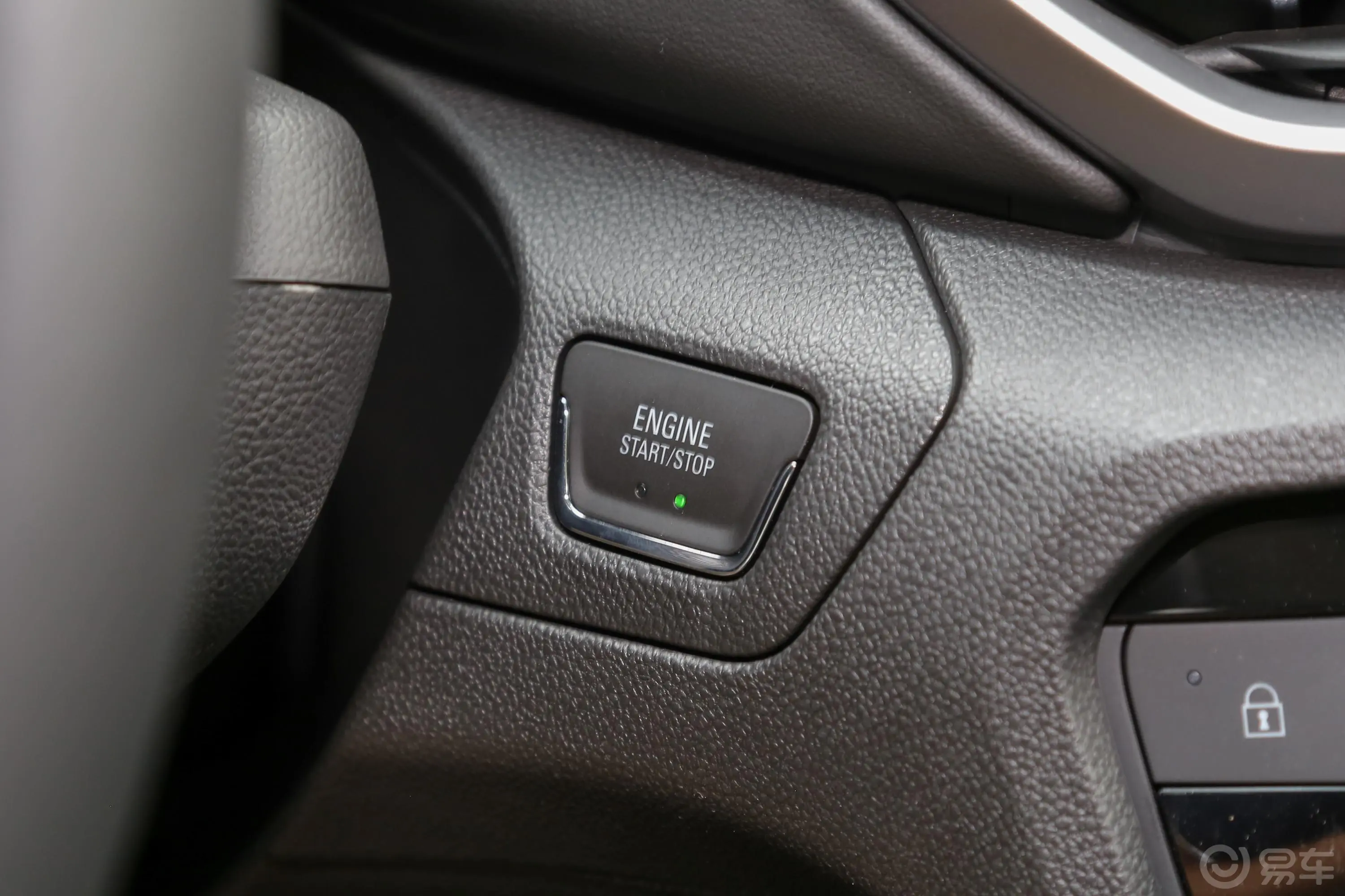 沃兰多Redline 530T 手自一体 纵享版 7座 国V钥匙孔或一键启动按键