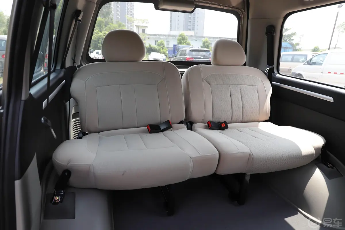 菱智M3 1.6L 手动 舒适版 7座第三排座椅