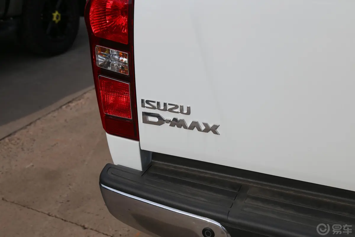 D-MAX改款 3.0T 手自一体 四驱 超豪华版外观