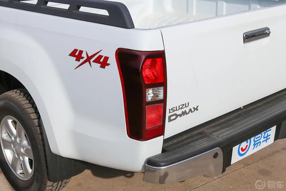 D-MAX改款 3.0T 手自一体 四驱 超豪华版尾灯侧45度俯拍