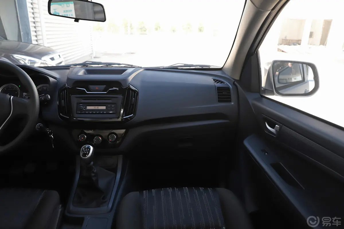 瑞迈2.8T 手动 四驱 加长豪华版 柴油副驾驶位区域