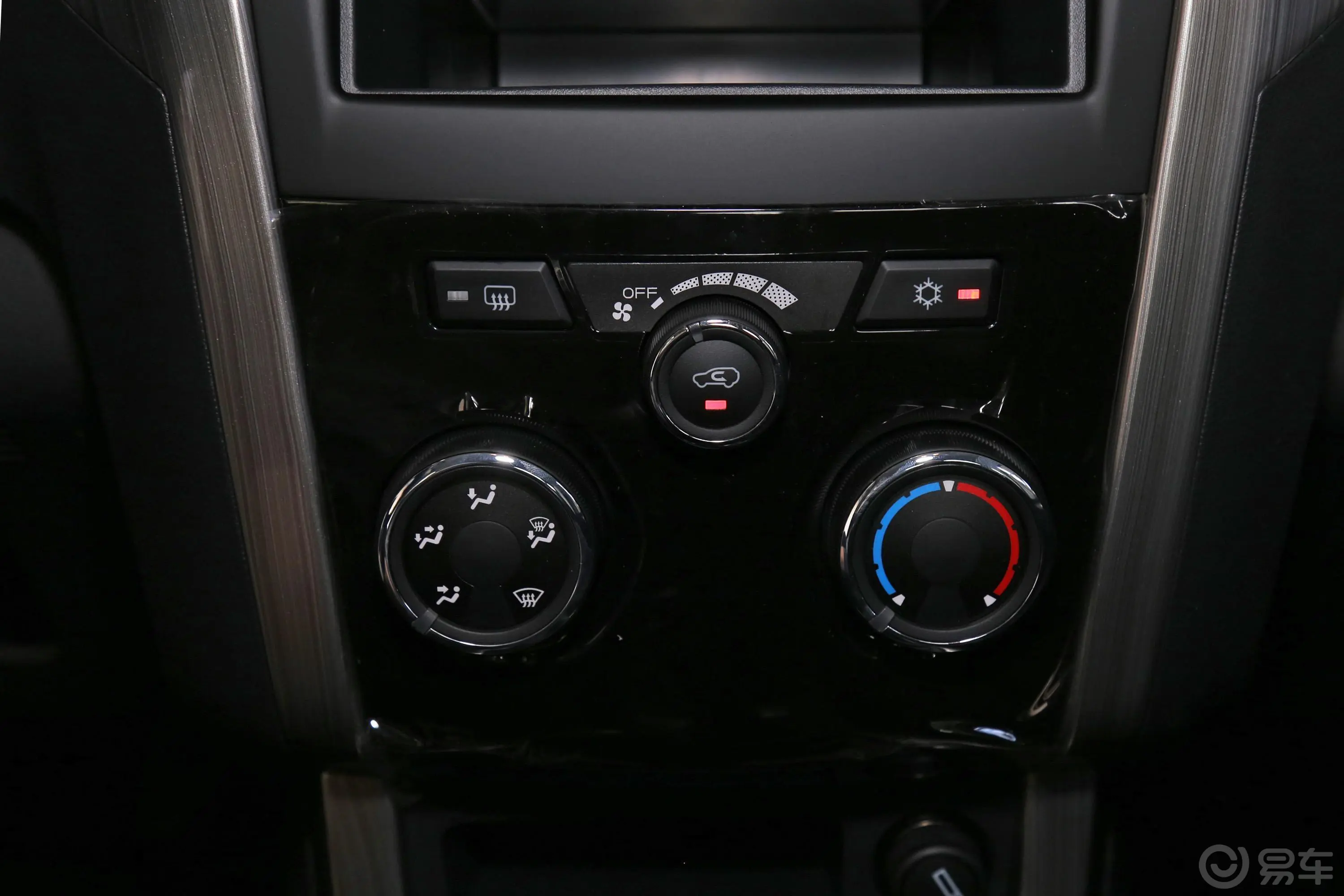 D-MAX改款 3.0T 手动 两驱 基本版空调