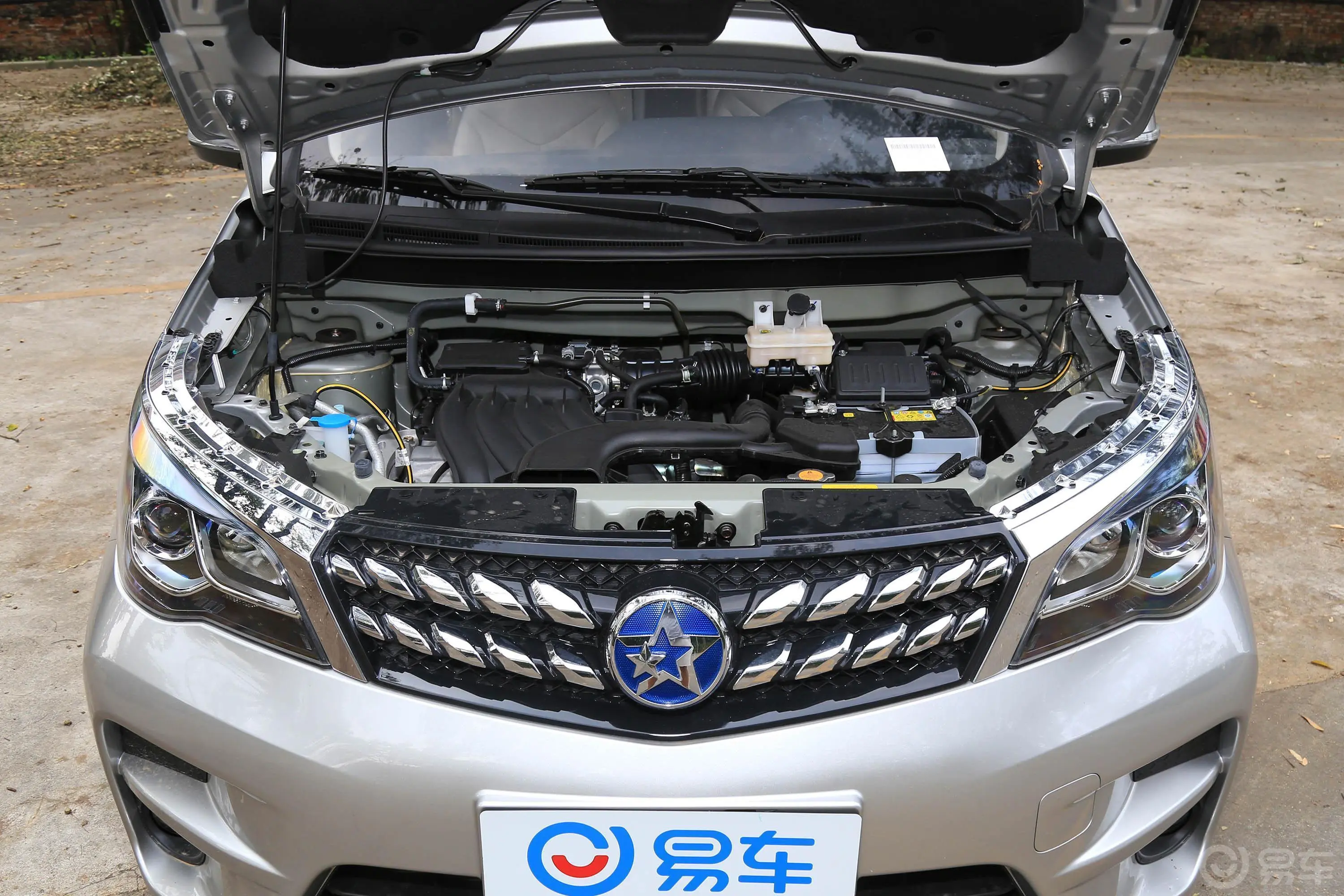 启辰M50V1.6L XE CVT 领先版发动机舱整体