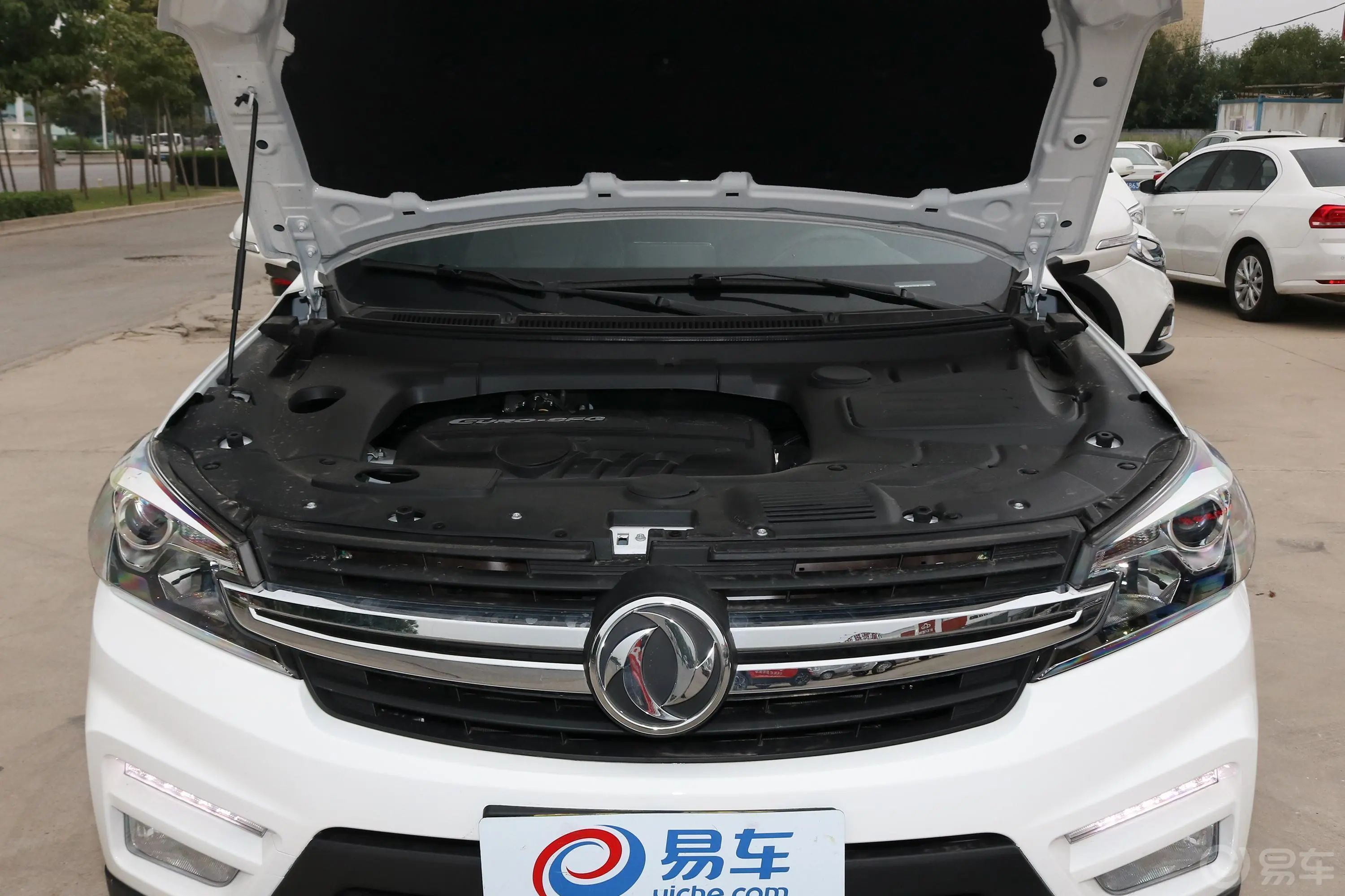 风光S5601.8L CVT 精英型发动机舱整体