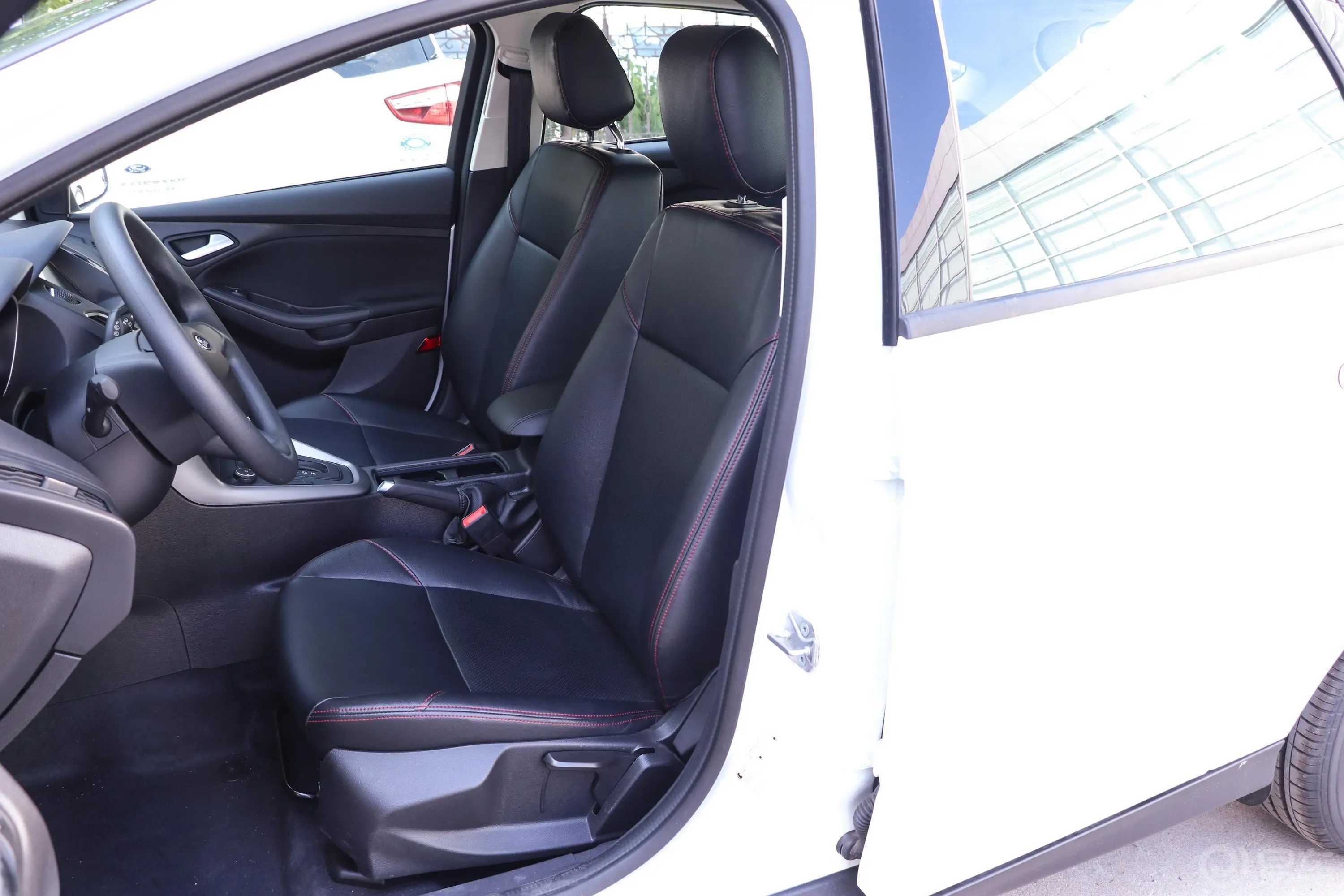 福克斯两厢经典 1.6L 双离合 舒适型智行版驾驶员座椅