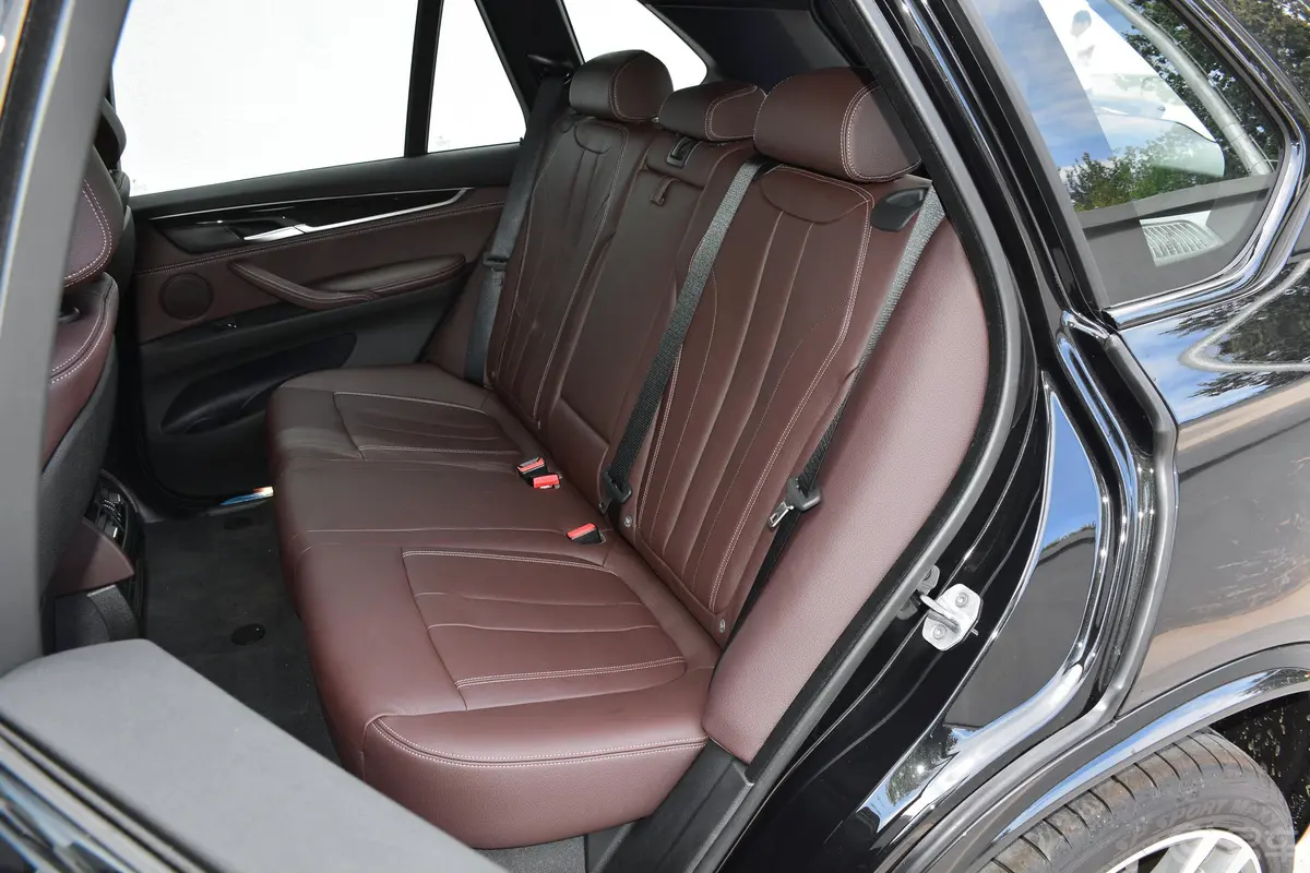 宝马X5(进口)xDrive35i M运动版后排座椅