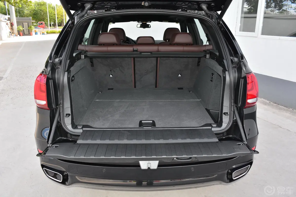 宝马X5(进口)xDrive35i M运动版后备厢空间特写