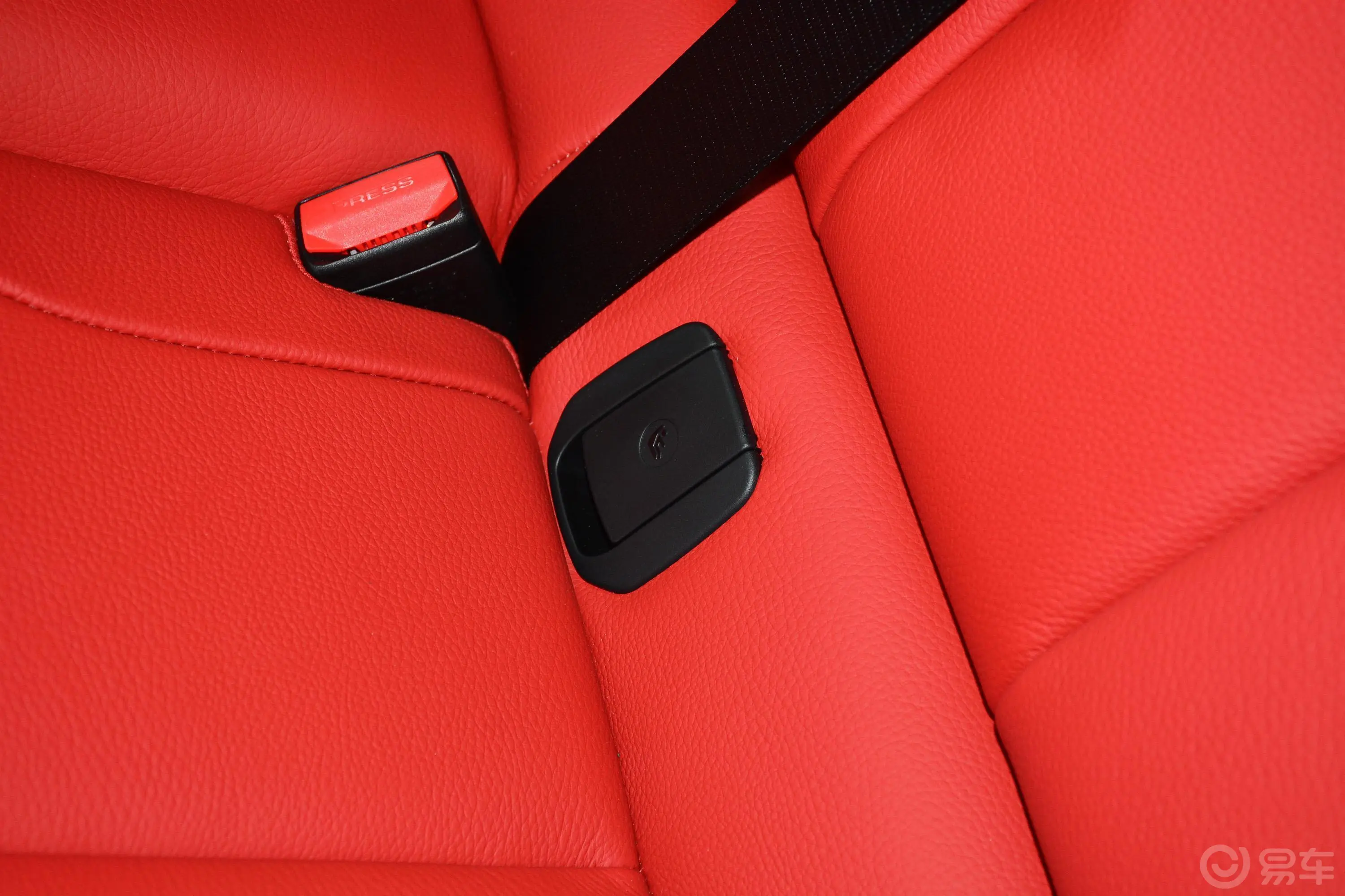 宝马3系GT330i xDrive M运动版儿童座椅接口