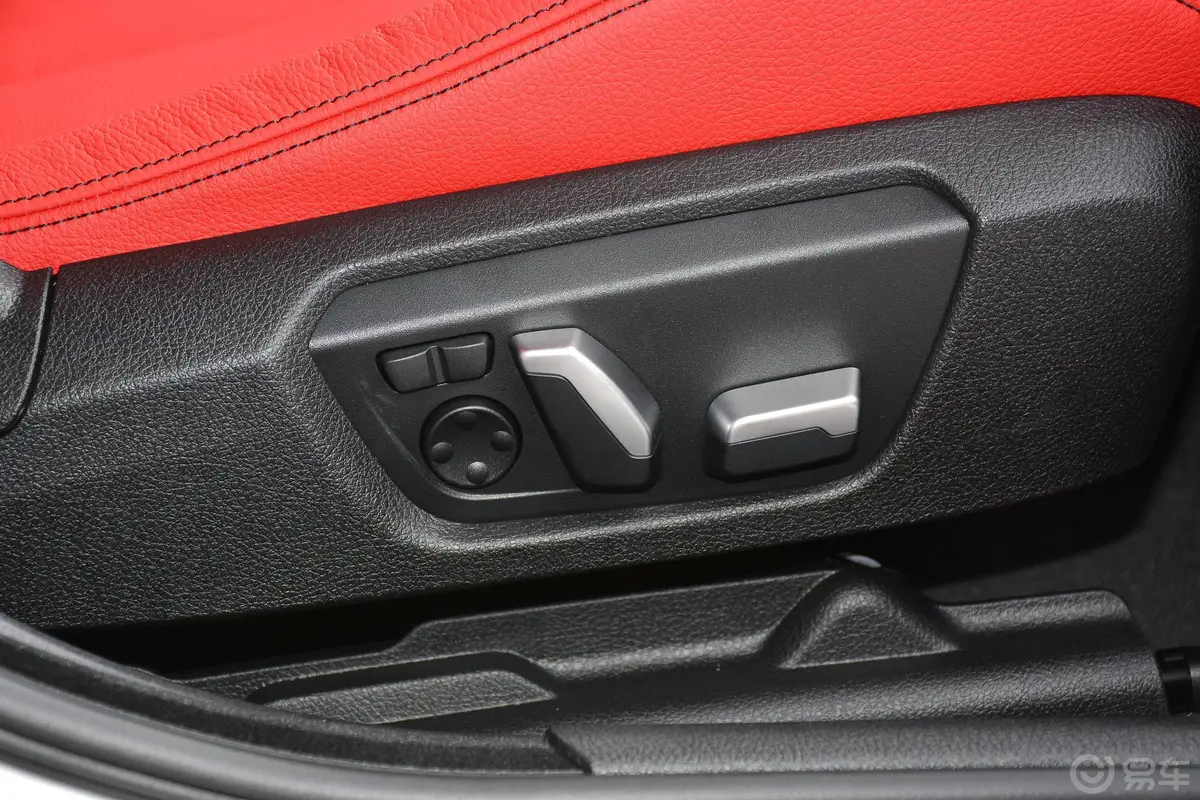 宝马3系GT330i xDrive M运动版内饰