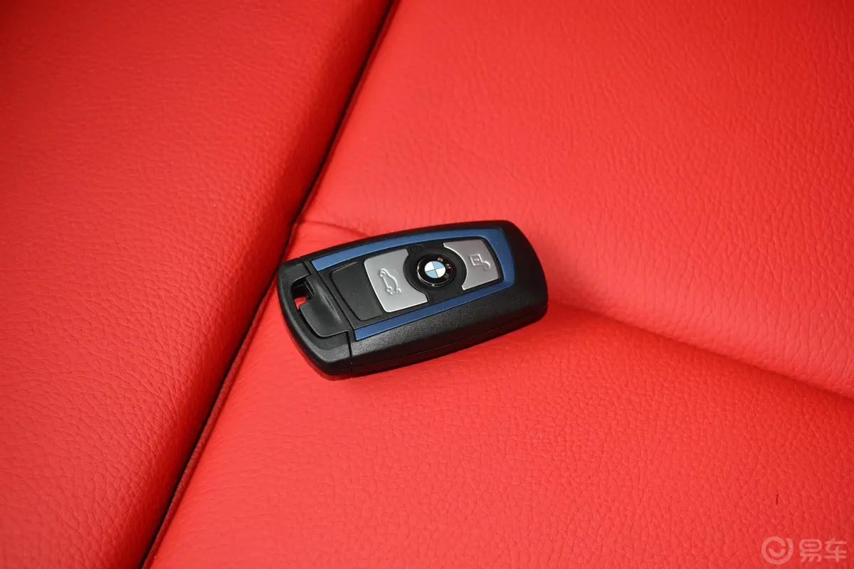 宝马3系GT330i xDrive M运动版钥匙正面