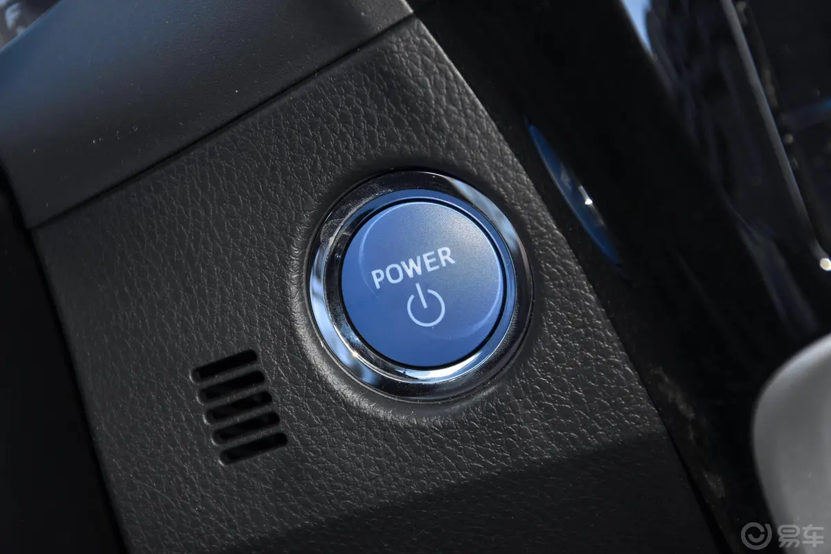 卡罗拉改款 双擎 1.8L E-CVT 领先版钥匙孔或一键启动按键