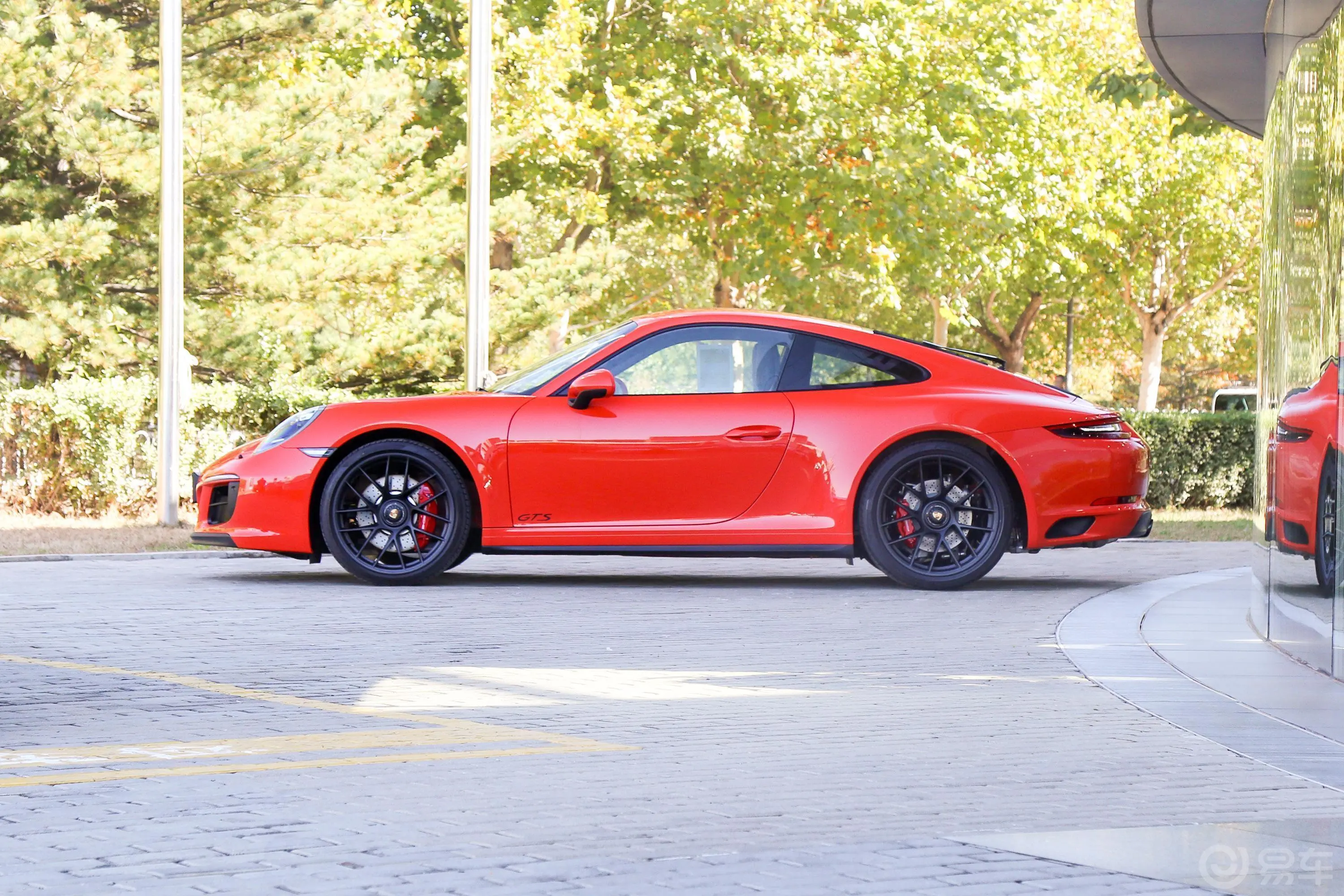 保时捷911Carrera GTS 3.0T正侧车头向左水平