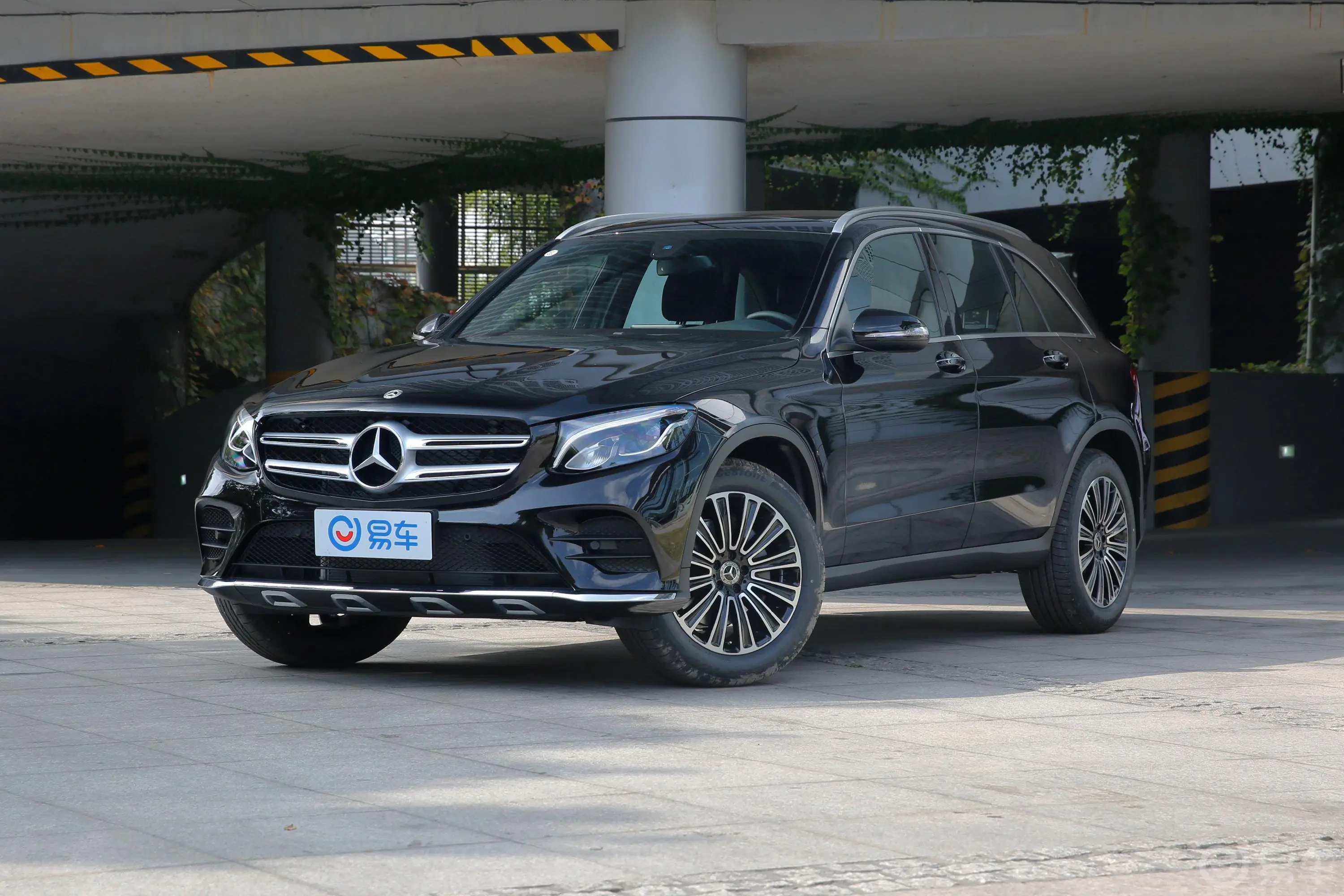 奔驰GLCGLC 260 L 4MATIC 动感版外观