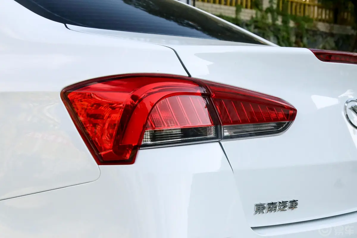 东南A5翼舞1.5L CVT 旗舰版 国V外观