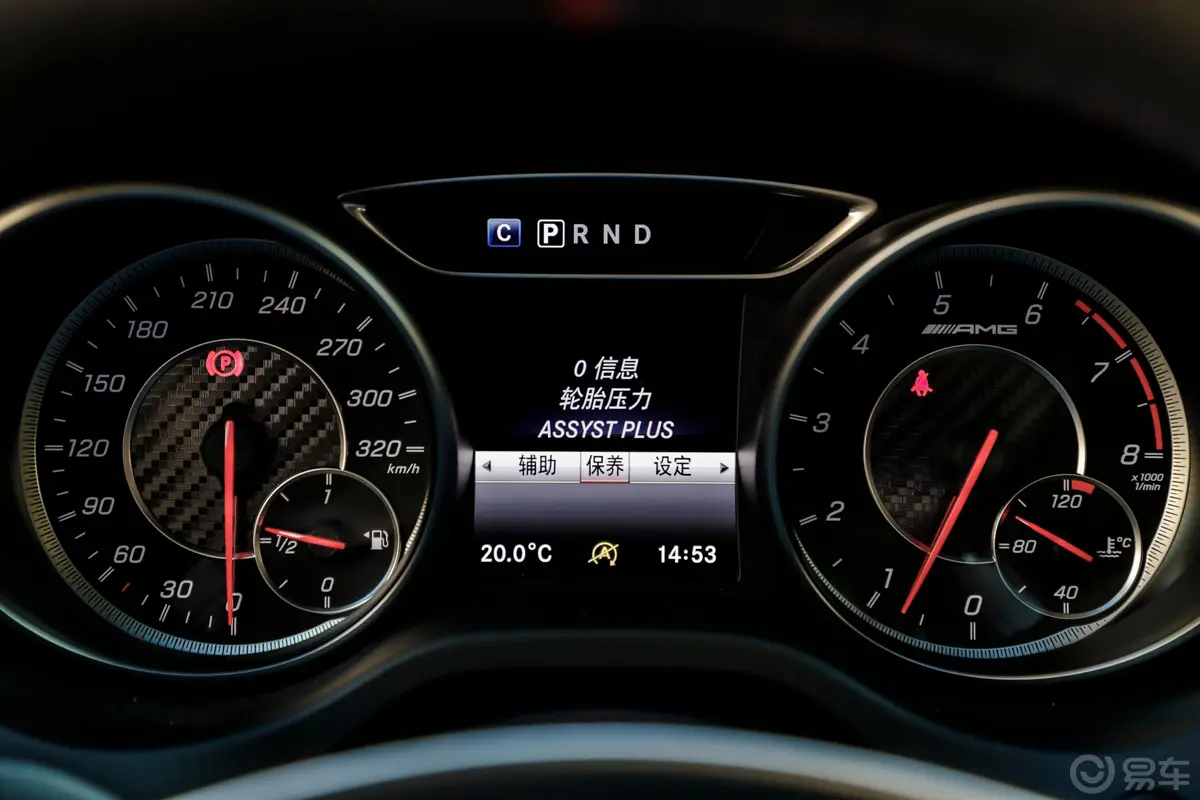 奔驰GLA AMGAMG GLA 45 4MATIC内饰