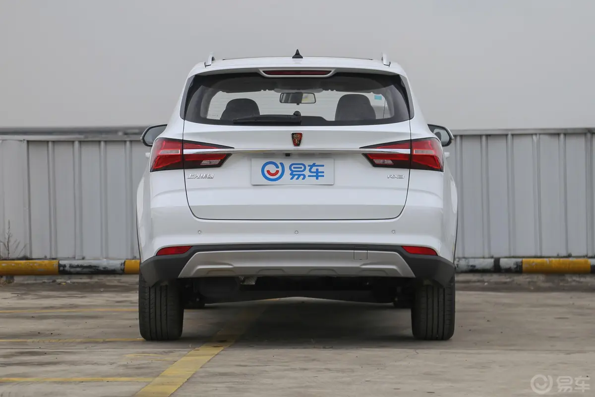 荣威RX31.6L CVT 旗舰版正后水平