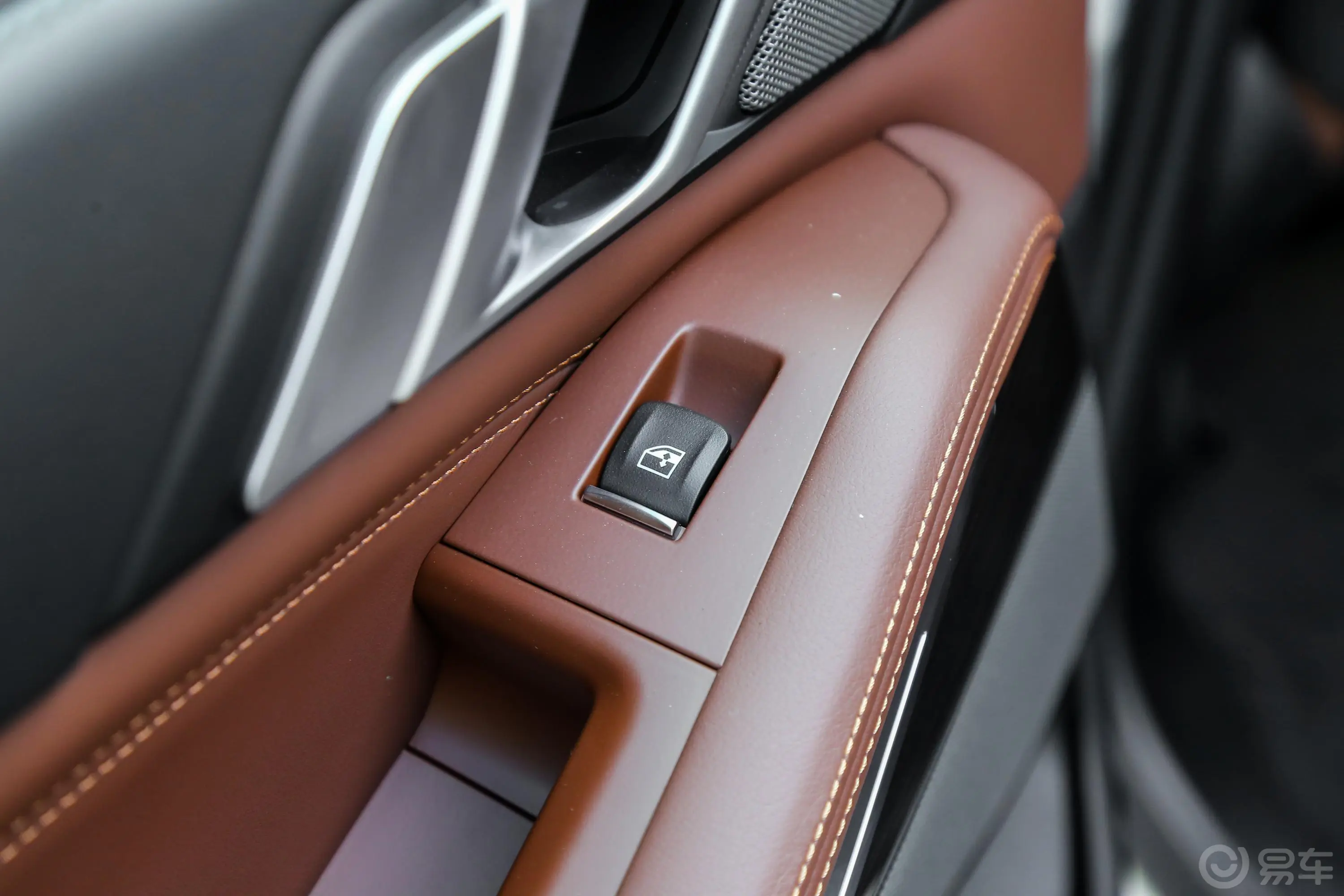 宝马X5(进口)xDrive40i 尊享版 M运动套装后车窗调节