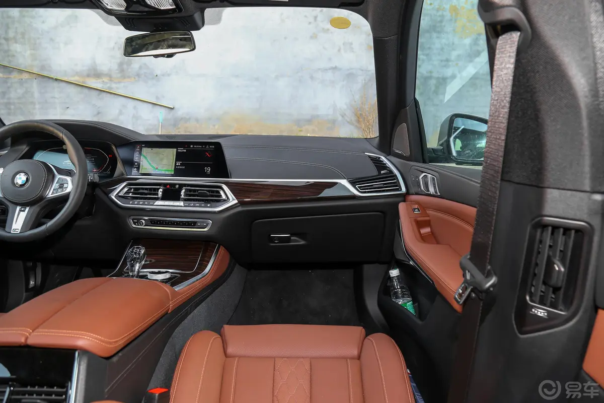 宝马X5(进口)xDrive40i 尊享版 M运动套装副驾驶位区域