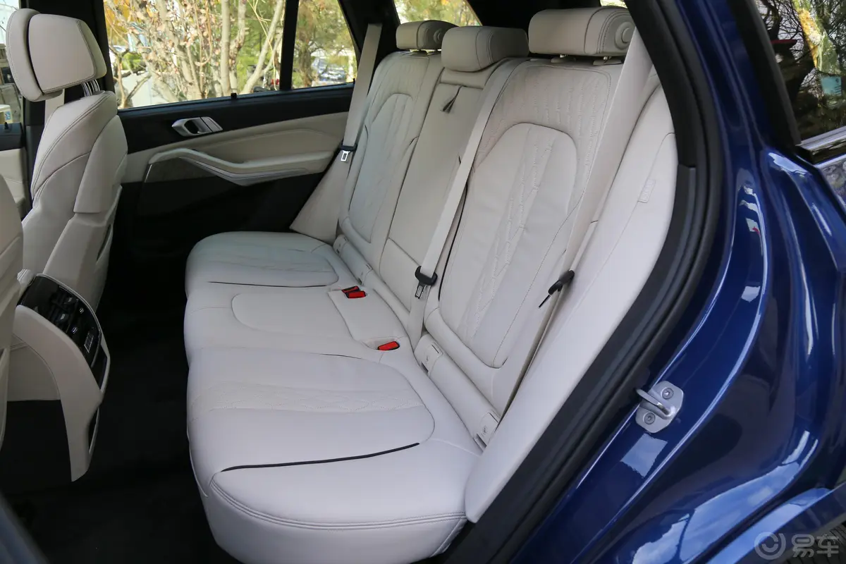 宝马X5(进口)xDrive40i 尊享版 M运动套装后排座椅