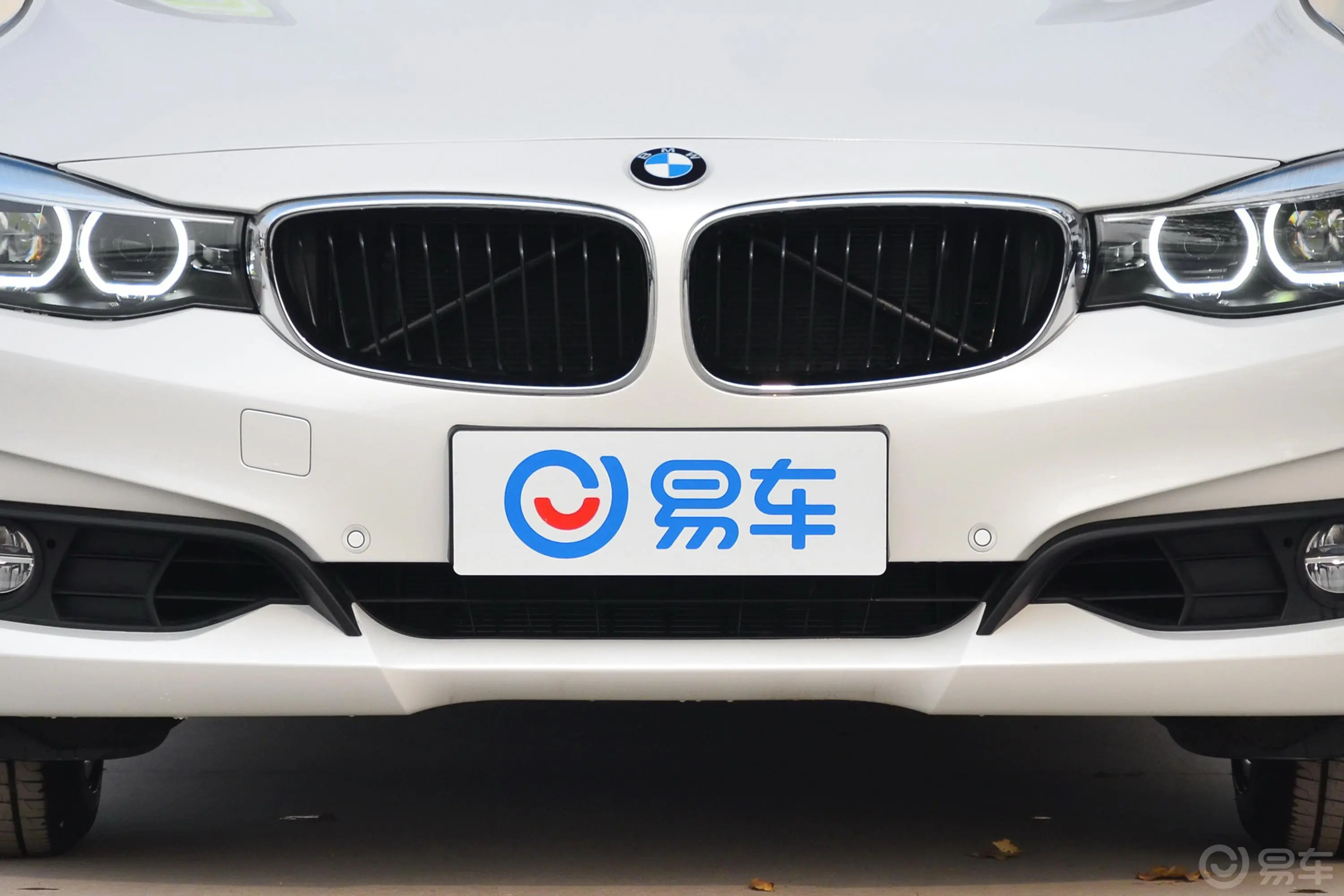 宝马3系GT320i 时尚版外观