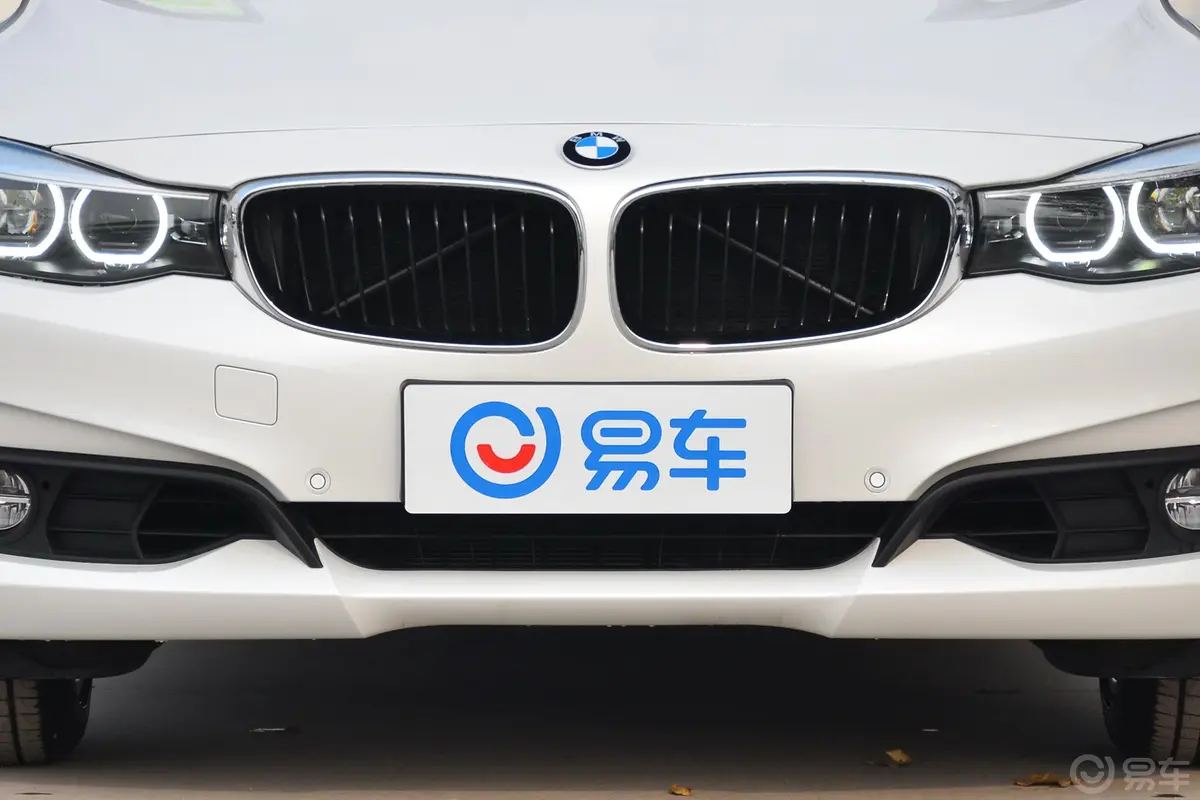 宝马3系GT320i 时尚版外观