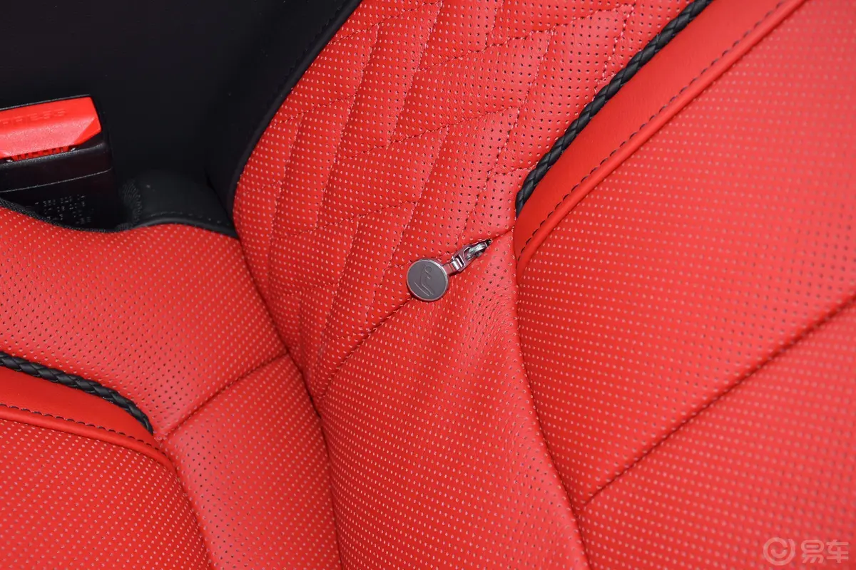 宝马7系黑焰版 740Li xDrive 尊享版 M运动套装儿童座椅接口