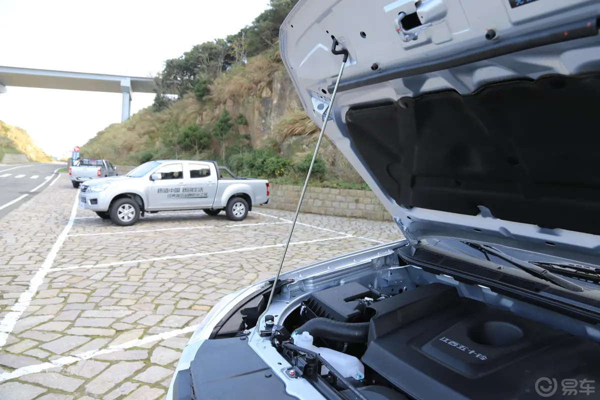 瑞迈2.8T 手动 两驱 加长豪华版 柴油外观