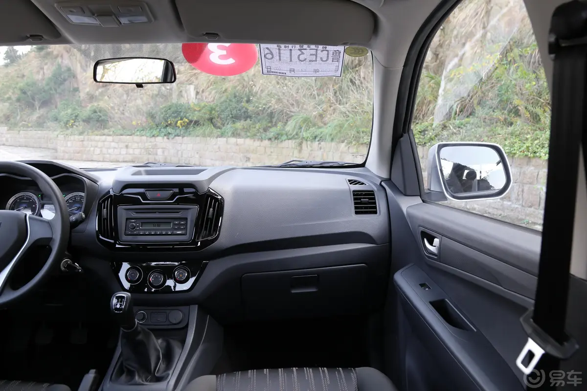 瑞迈2.8T 手动 两驱 加长豪华版 柴油副驾驶位区域