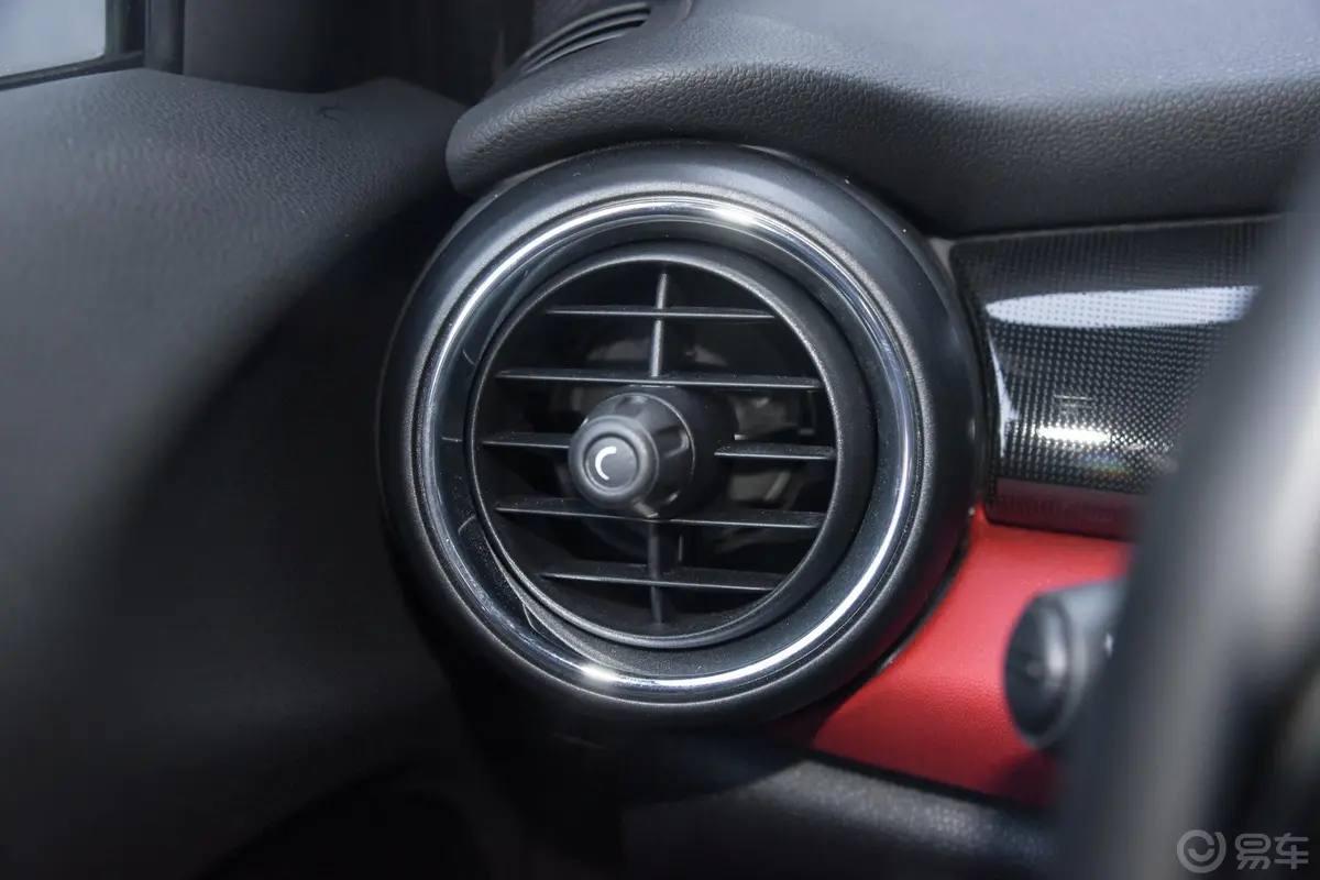 MINI2.0T COOPER S 双离合 赛车手 五门版内饰