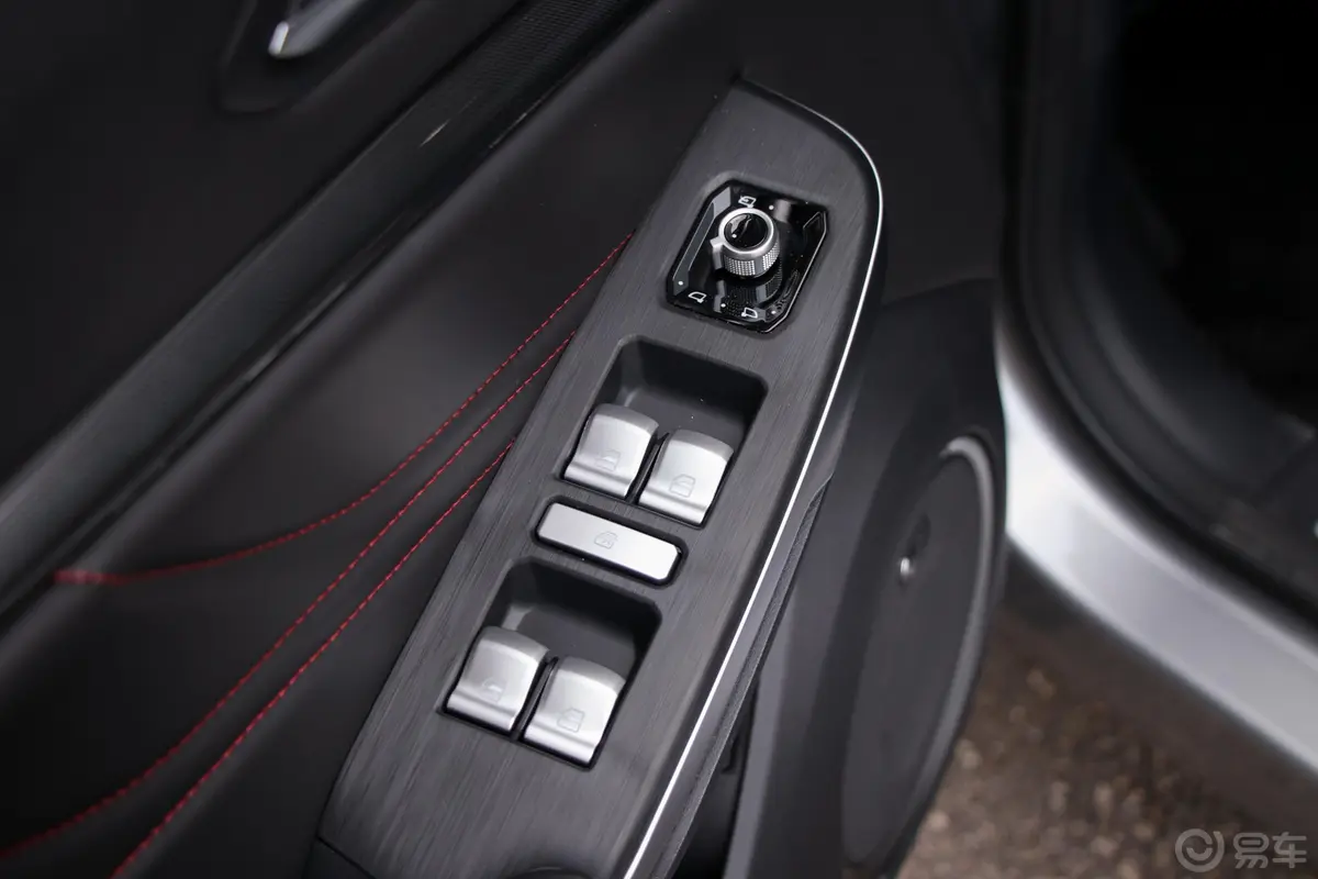 魏牌VV5升级款 2.0T 双离合 两驱 超豪版 国V车窗调节整体