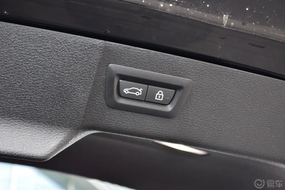 宝马X6xDrive35i M运动豪华版电动尾门按键（手动扶手）