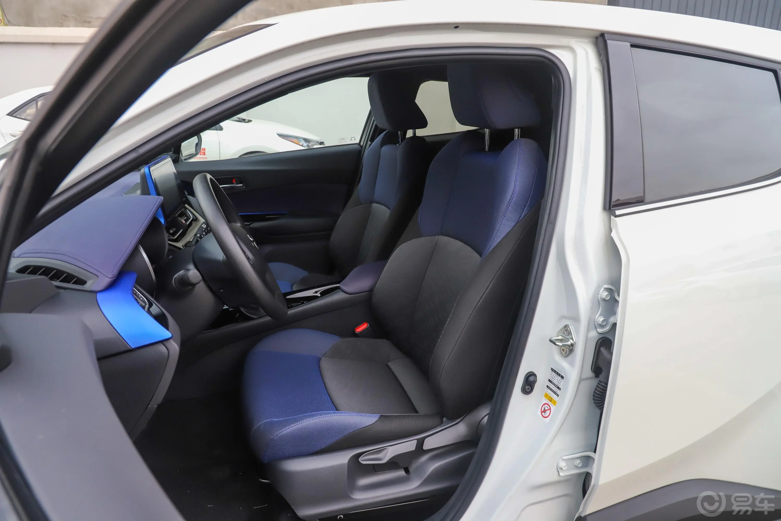 丰田C-HR2.0L CVT 酷越豪华版 国V驾驶员座椅