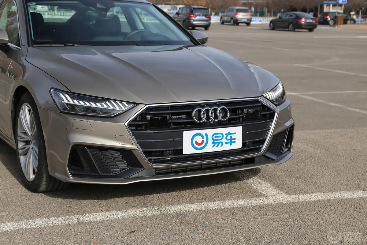 奥迪A755 TFSI quattro 动感版外观