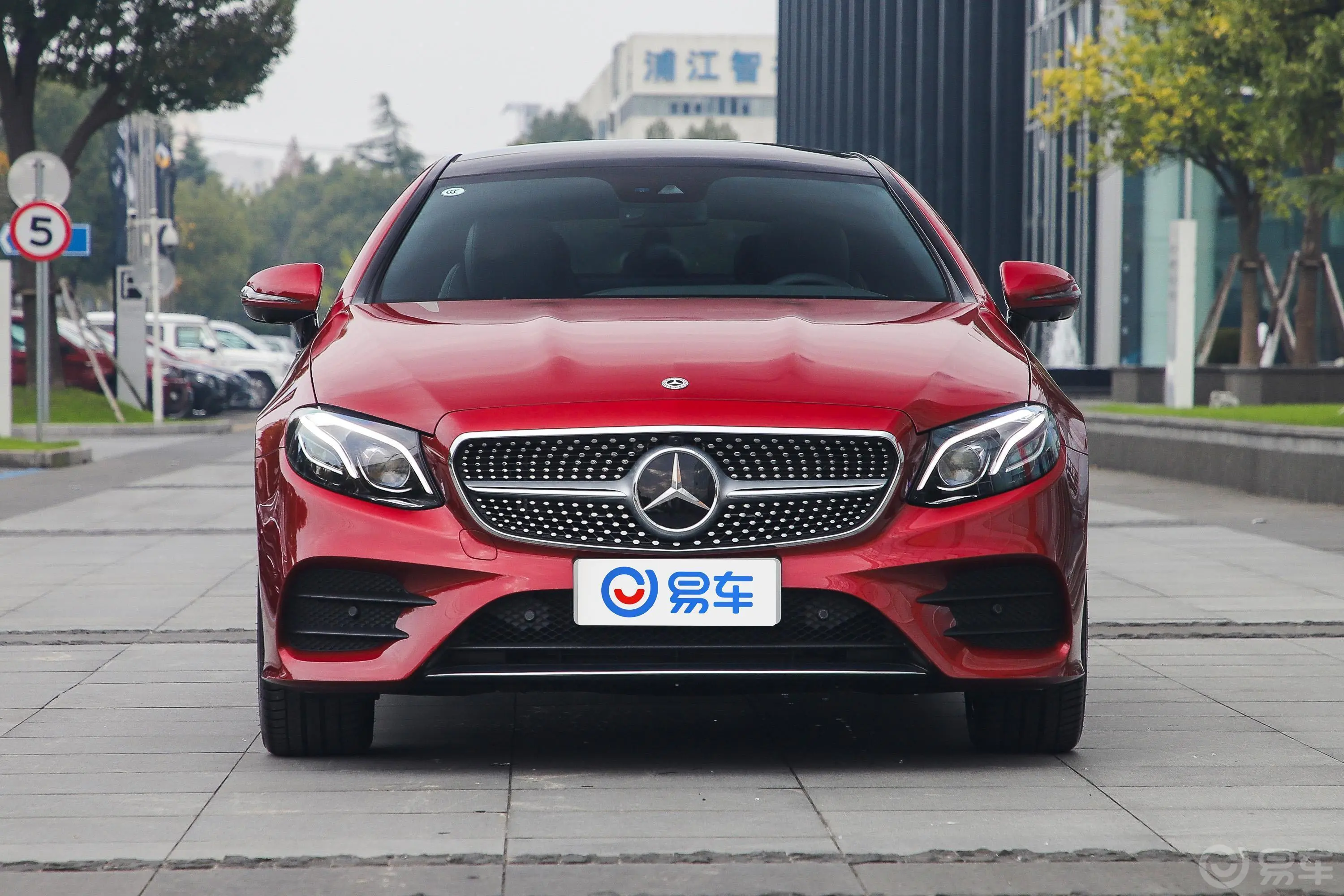 奔驰E级(进口)E 350 4MATIC 轿跑车正前水平