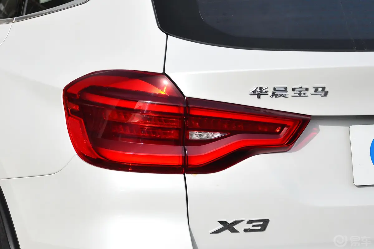 宝马X3xDrive 25i 豪华套装外观