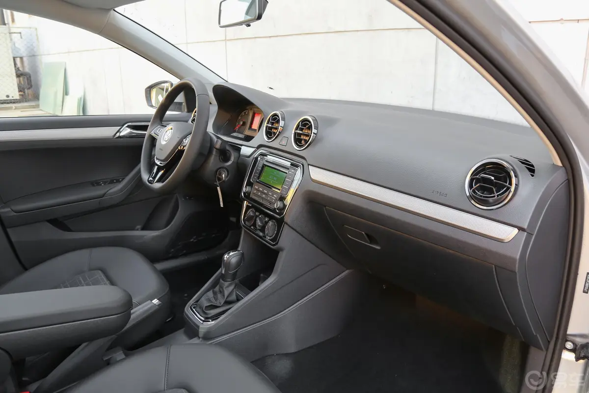 捷达梦想版 1.5L 自动 舒适版内饰全景副驾驶员方向