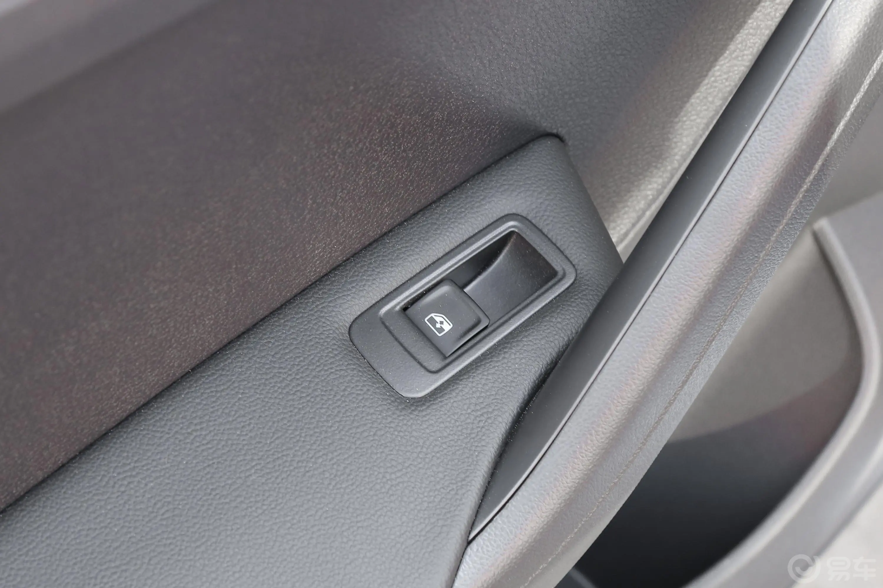 捷达梦想版 1.5L 自动 舒适版后车窗调节