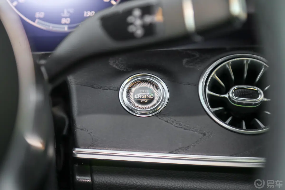 奔驰E级(进口)E 200 轿跑车钥匙孔或一键启动按键