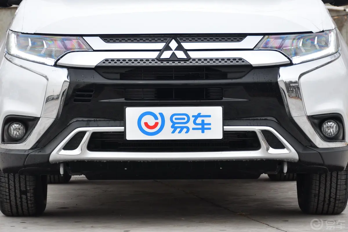 欧蓝德2.4L CVT 四驱 致享版 5座 国V外观