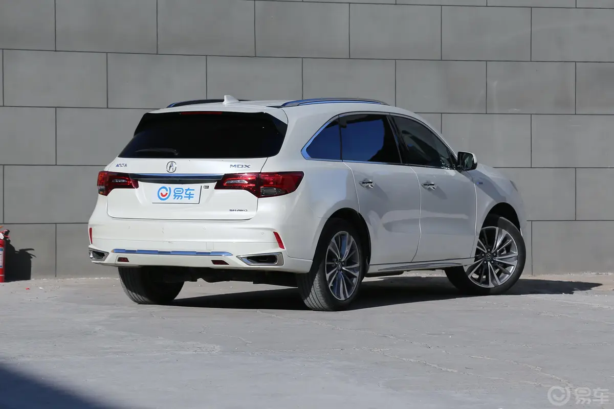 讴歌MDX3.0L 双离合 享驭版侧后45度车头向右水平