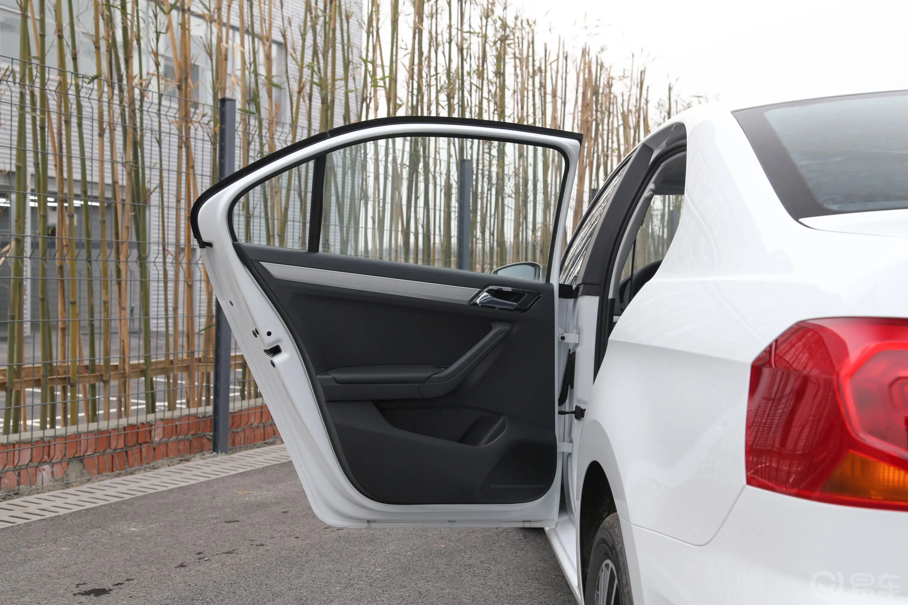 捷达梦想版 1.4L 手动 舒适版驾驶员侧后车门