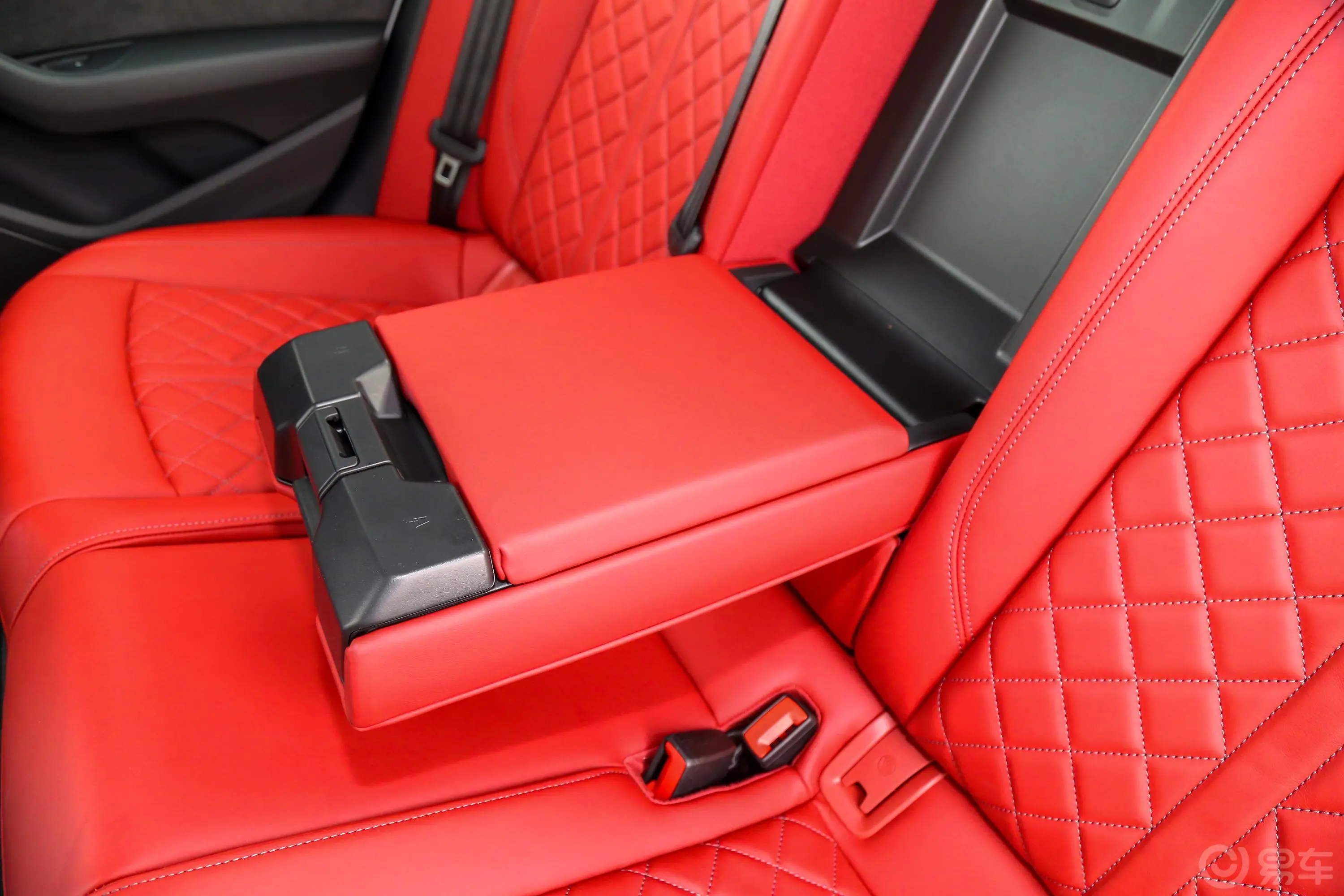 奥迪S43.0T Limousine空间