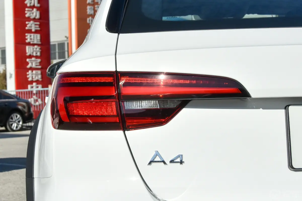 奥迪A4(进口)45TFSI allroad quattro 运动版外观