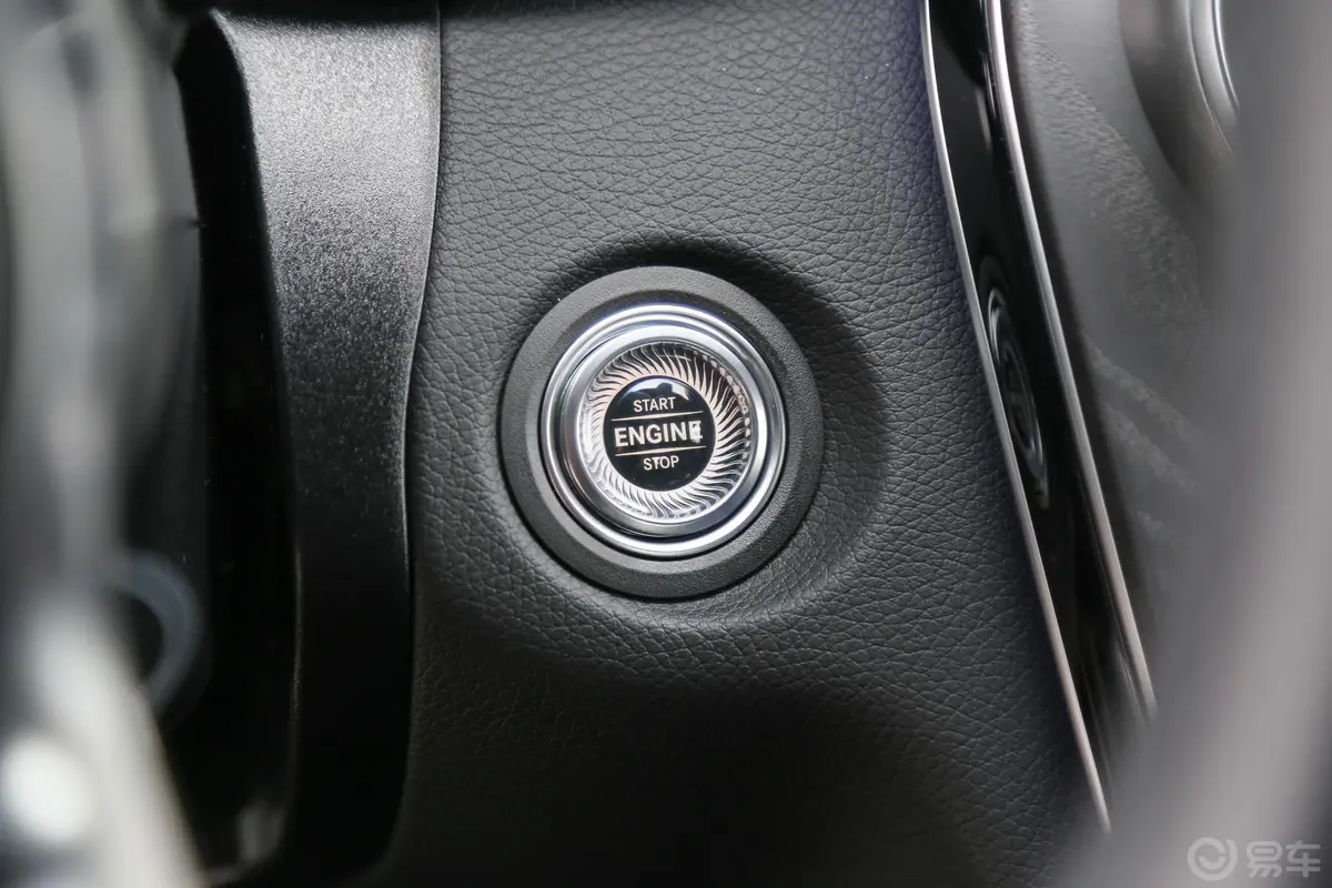 奔驰C级(进口)C 260 轿跑车钥匙孔或一键启动按键