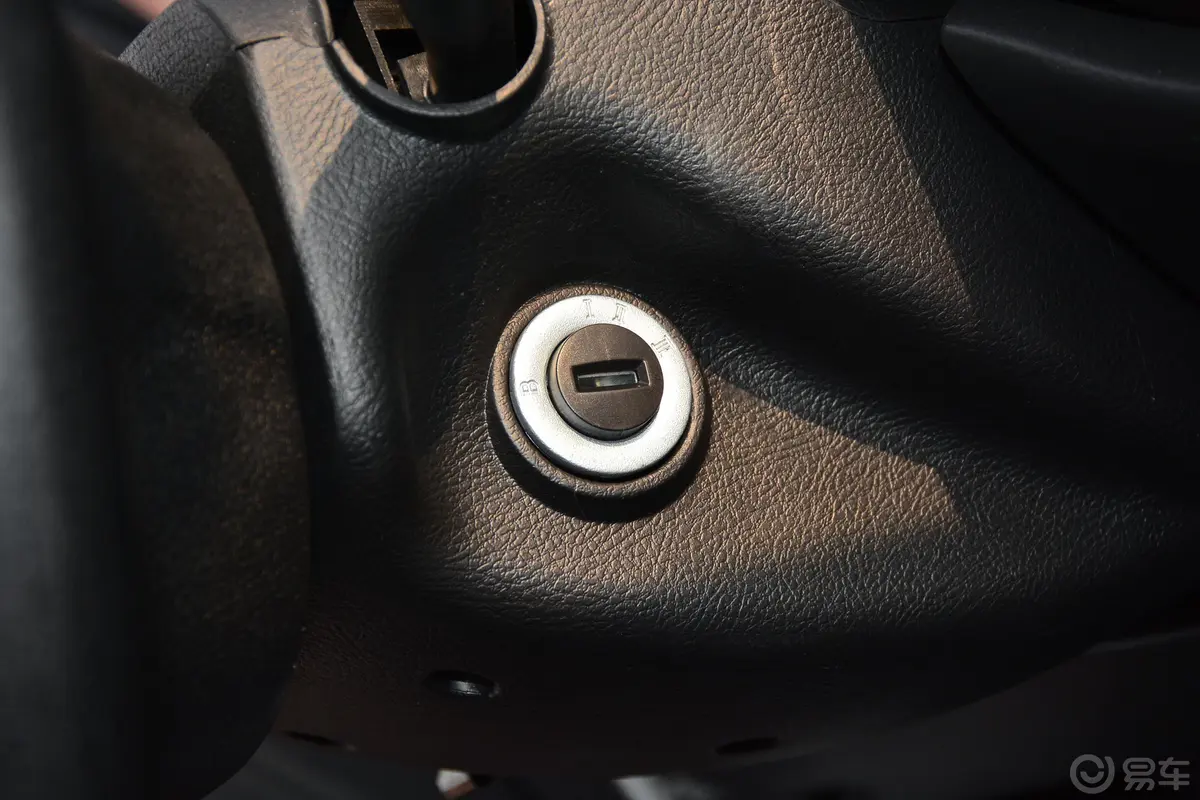 领途E行300 舒适版钥匙孔或一键启动按键