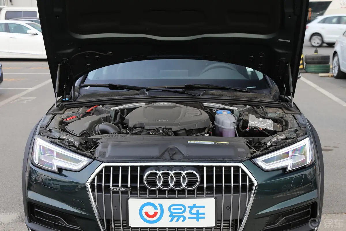 奥迪A4(进口)45TFSI allroad quattro 时尚版发动机舱整体