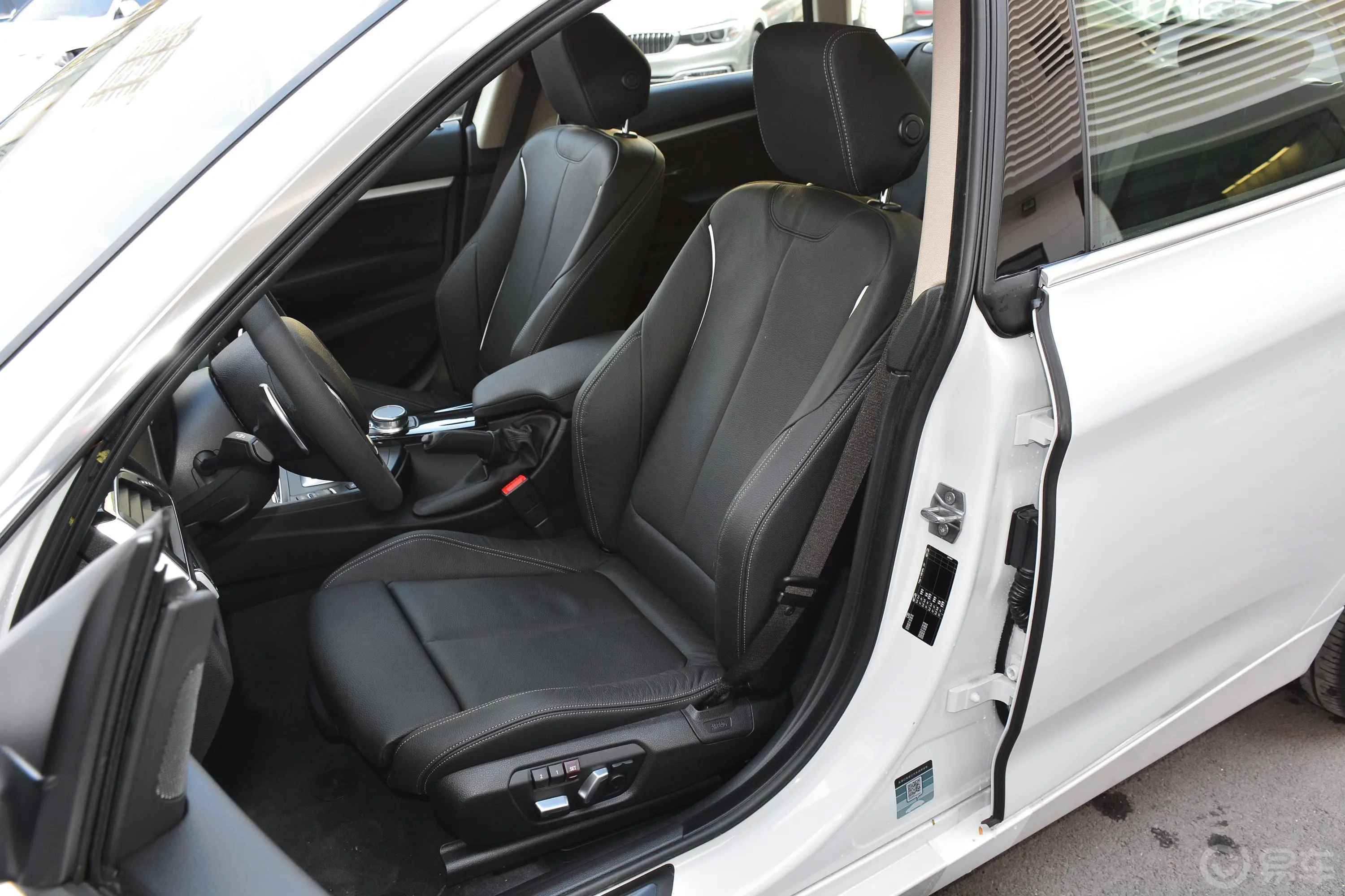 宝马3系GT320i 豪华设计套装驾驶员座椅
