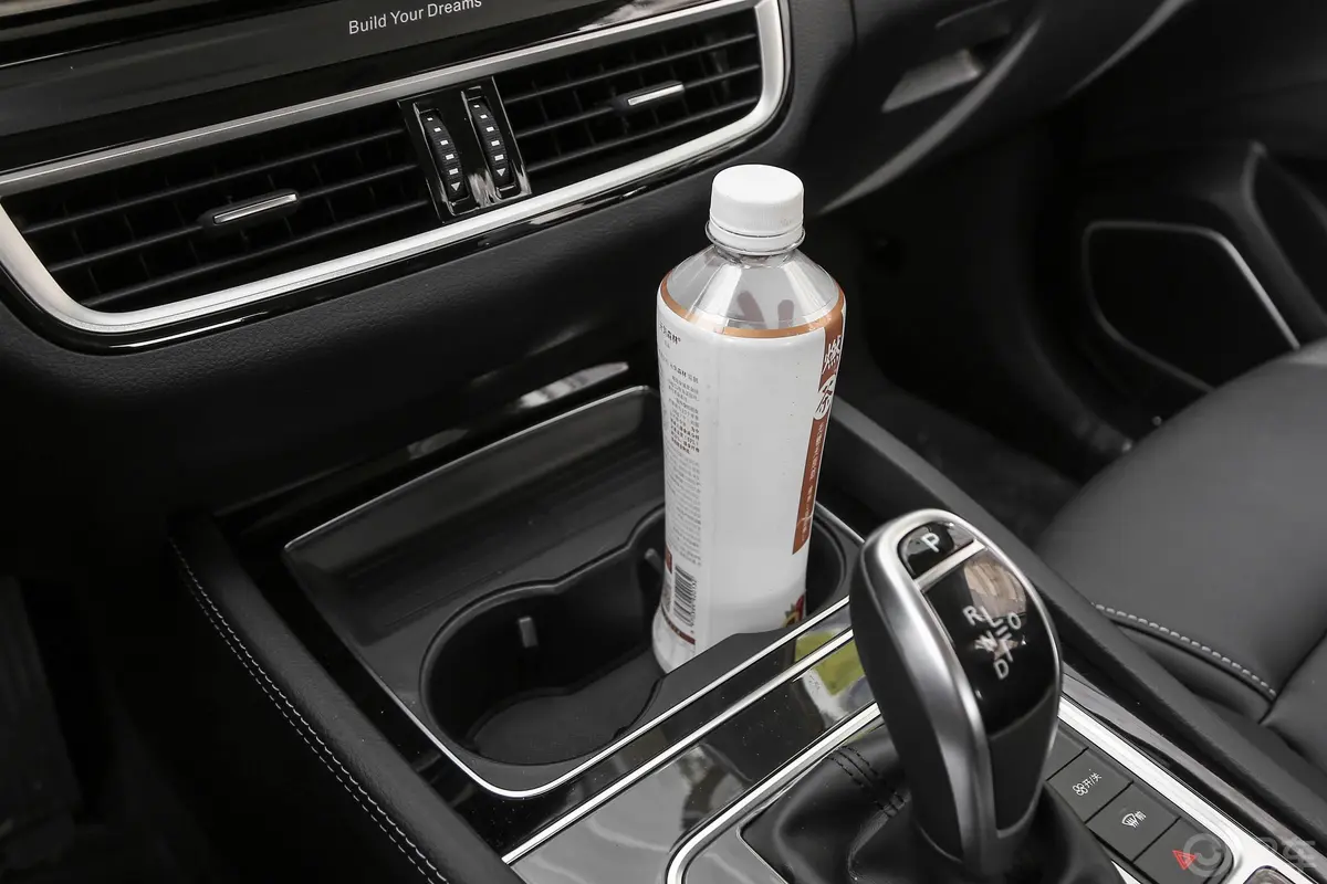 宋MAX1.5TI 双离合 智联睿动版 6座 国V前排杯架